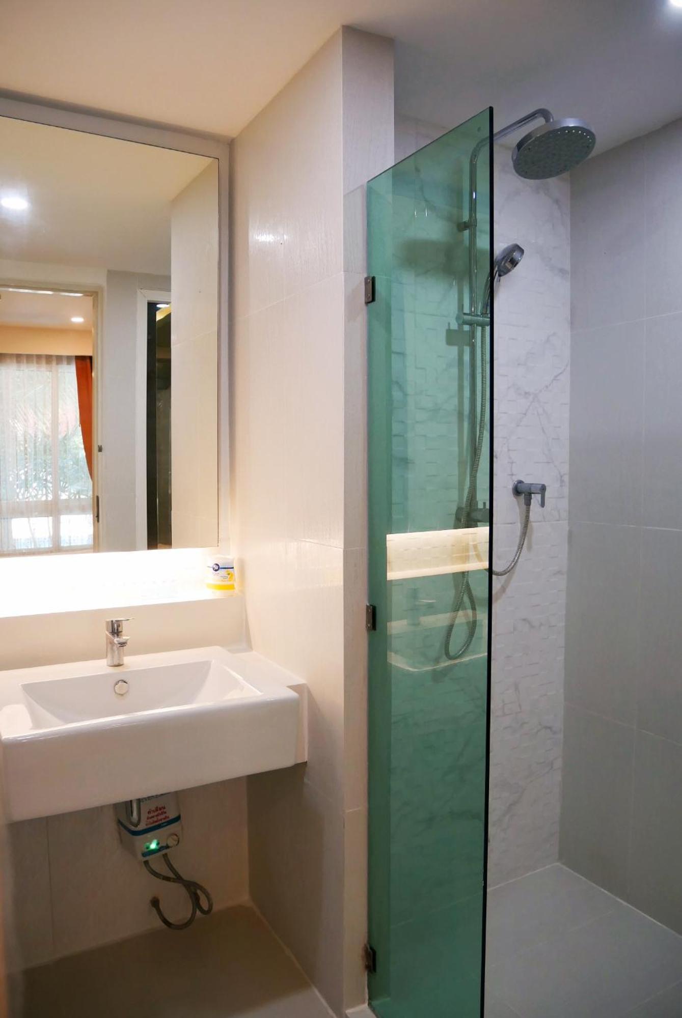 Seven Seas Pattaya Poolside Room ห้องติดสระ Jomtien Beach Buitenkant foto